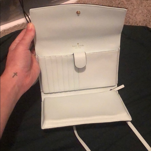 Kate Spade wallet with strap - Picture 4 of 5